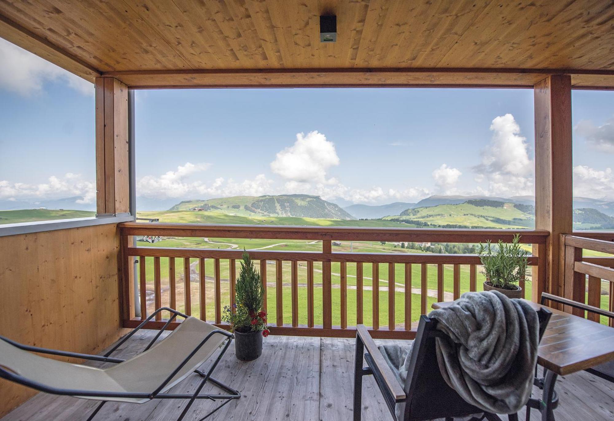 Hotel Goldknopf Alpe Di Siusi Exterior photo