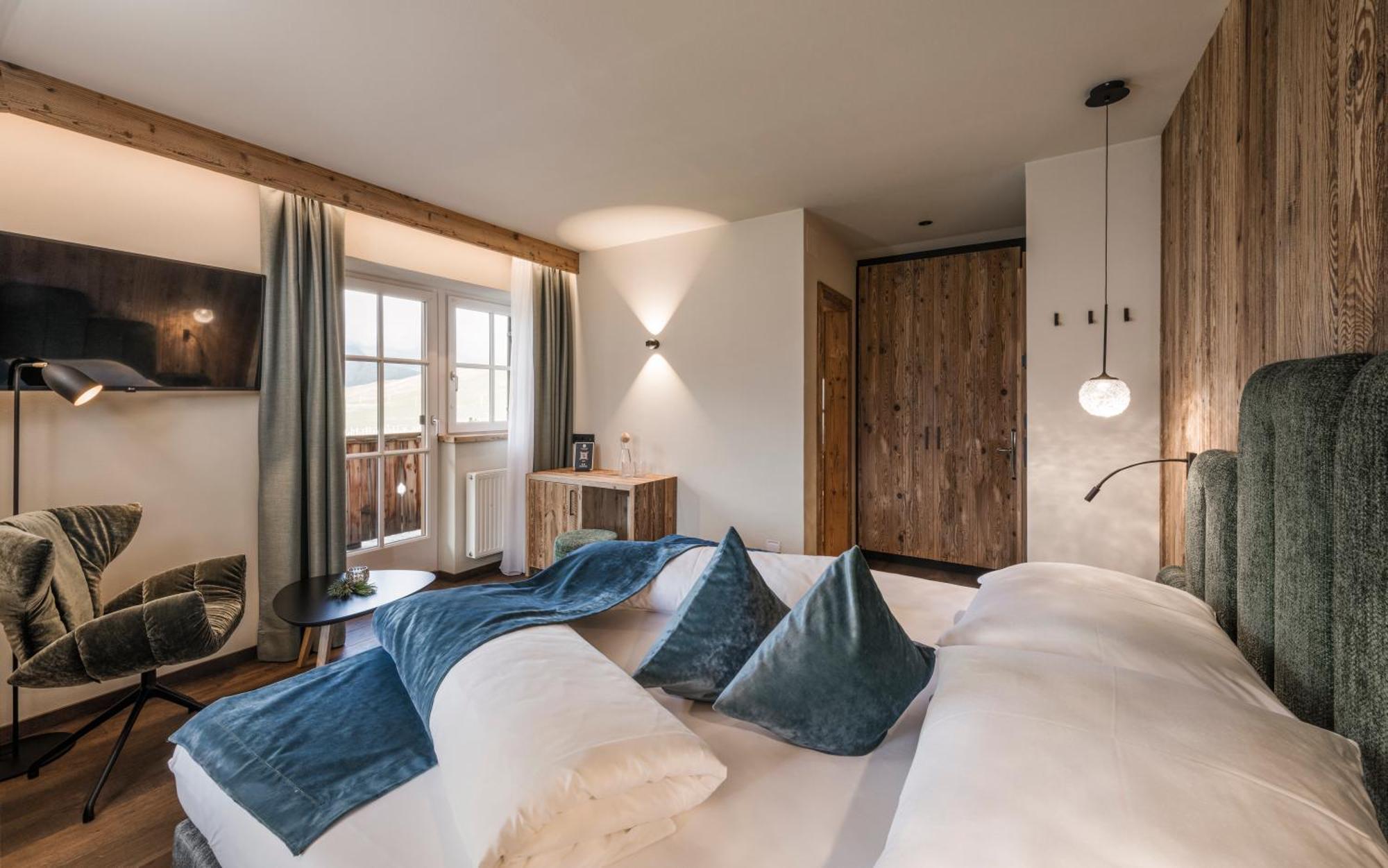 Hotel Goldknopf Alpe Di Siusi Exterior photo